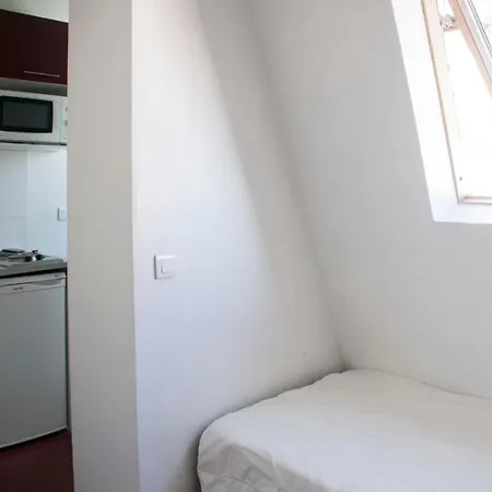 Bright Studio In The Heart Of Montmartre *